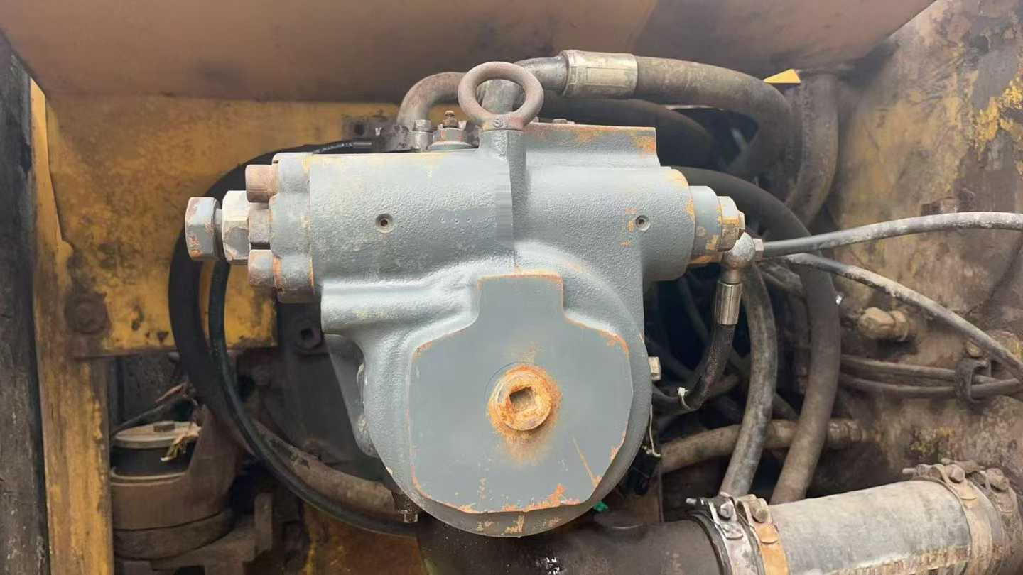 Used Komatsu PC200LC-6E Excavator 2016 Model / 5