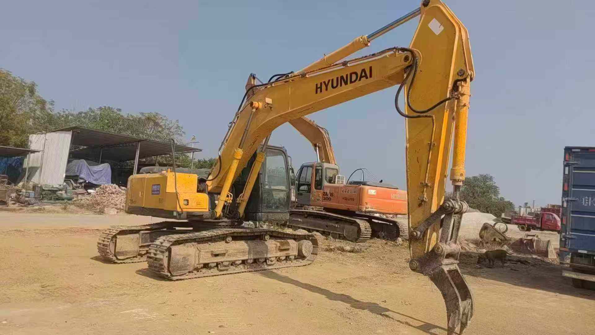 Used Hyundai R225-7 Excavator 2014 Model / 4