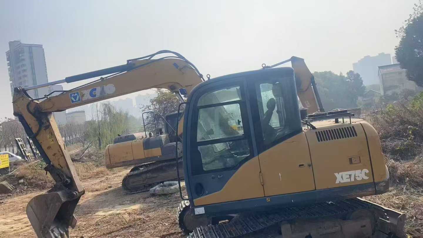 Used XCMG XE75WD Excavator 2016 Model / 3