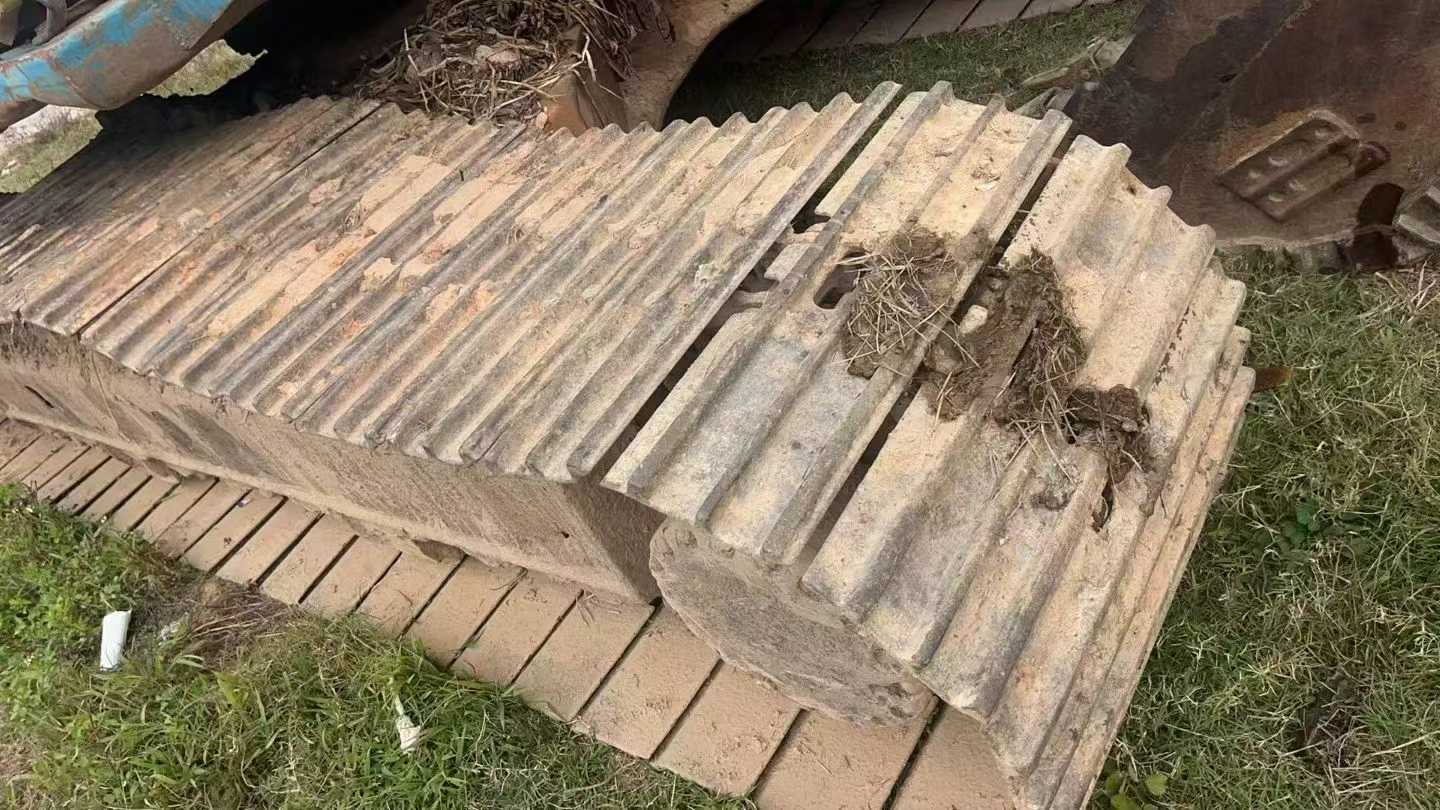 Used Komatsu PC200LC-6E Excavator 2016 Model / 4