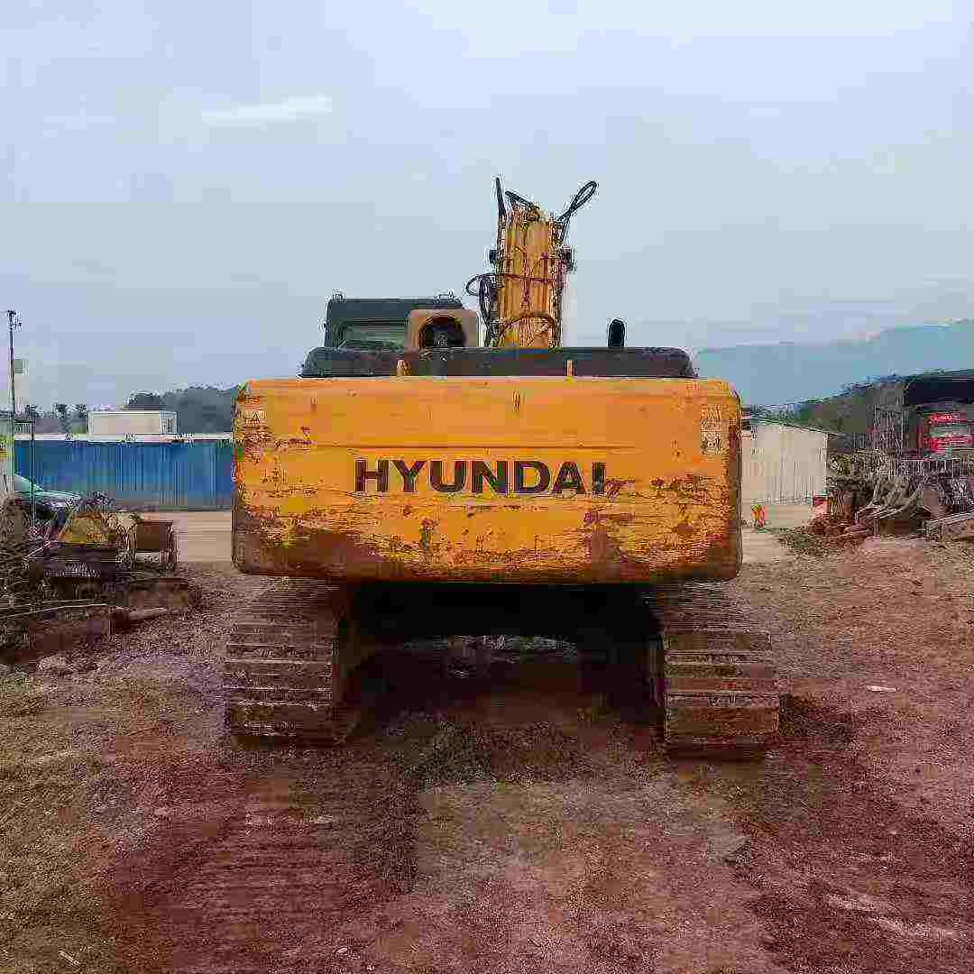 Used Hyundai R225-7 Excavator 2014 Model / 4