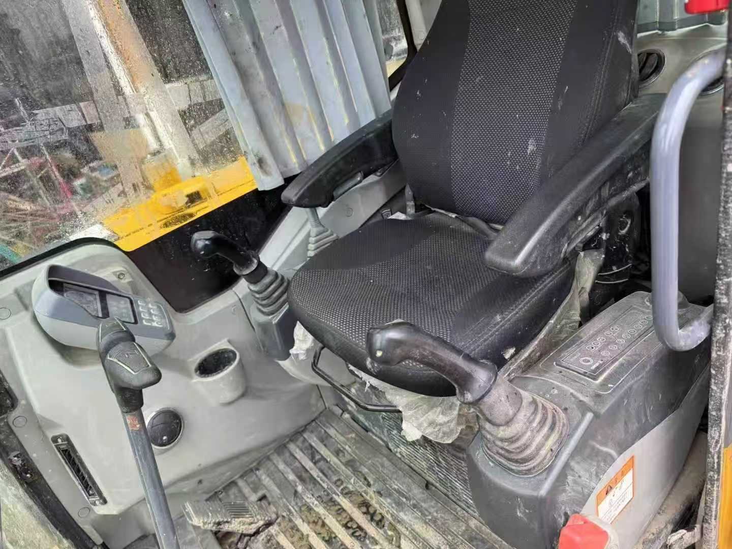 Used XCMG ZL60G Excavator 2021 Model / 6