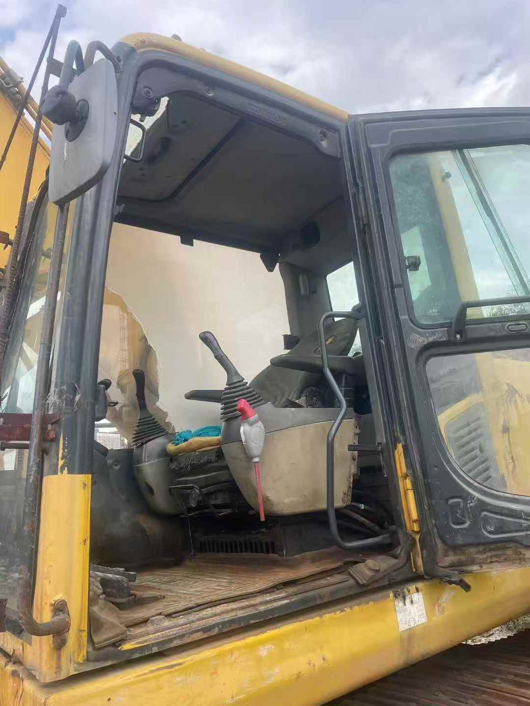 Used Komatsu PC220-8 Excavator 2016 Model / 5