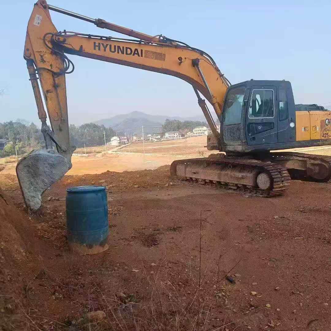 Used Hyundai R225-7 Excavator 2016 Model
