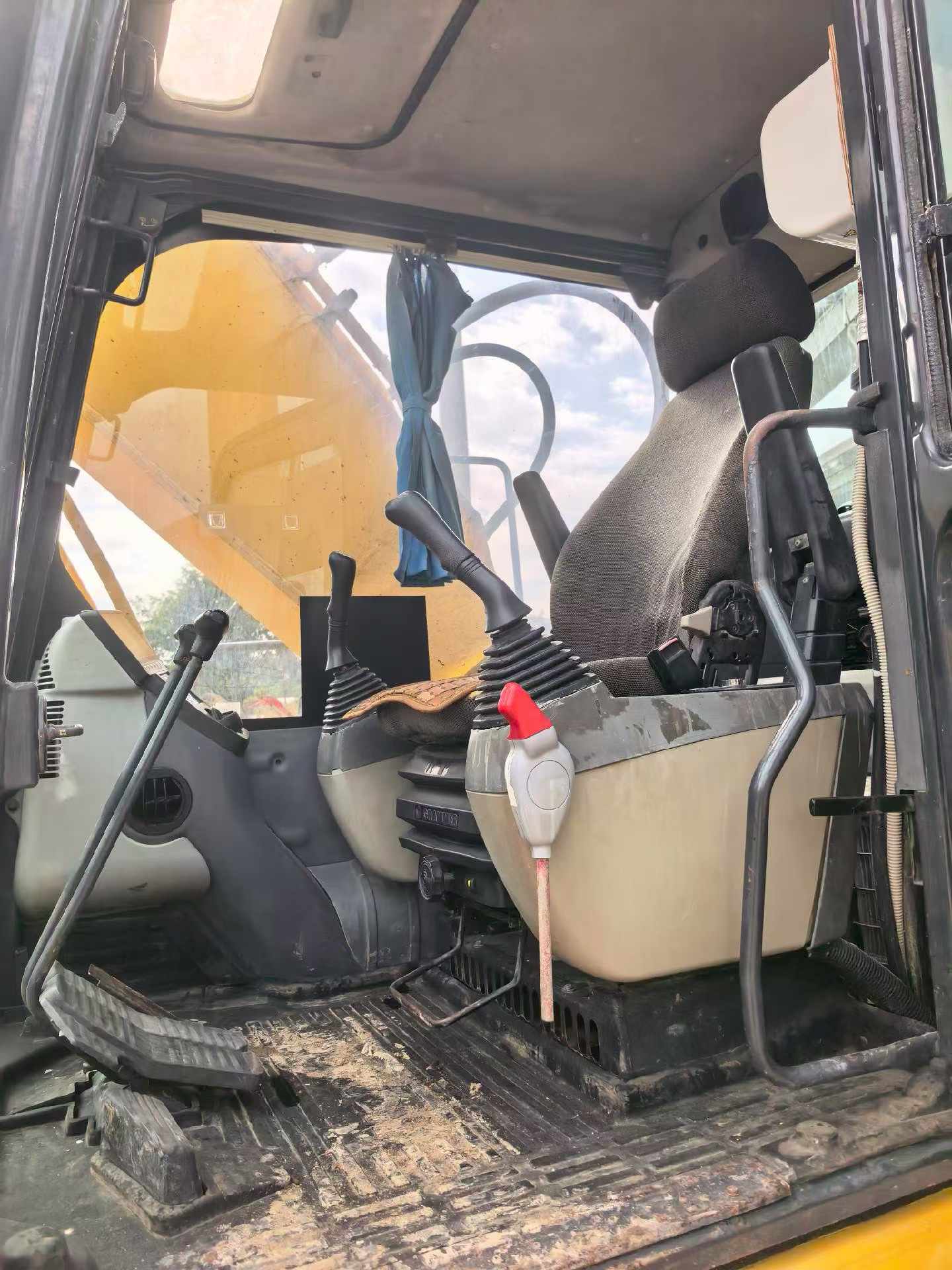 Used Komatsu PC210-8 Excavator 2016 Model / 7