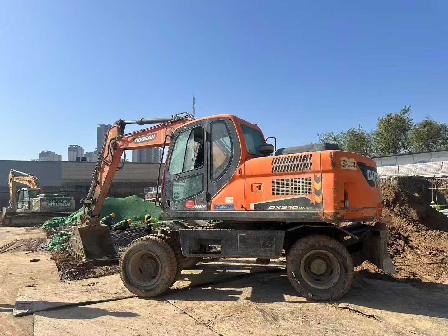 Used Doosan  DL507-9C Excavator 2021 Model / 4