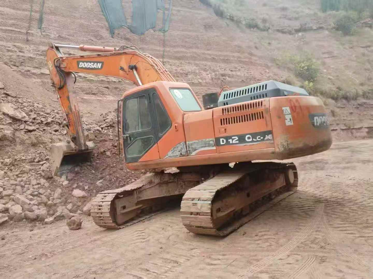 Used Doosan DH220-9E Excavator 2014 Model / 3