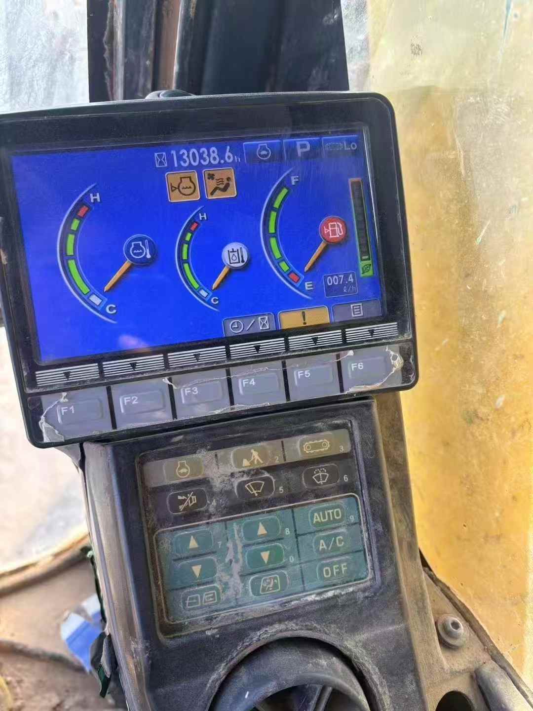 Used Komatsu PC200-8 Excavator 2013 Model / 3