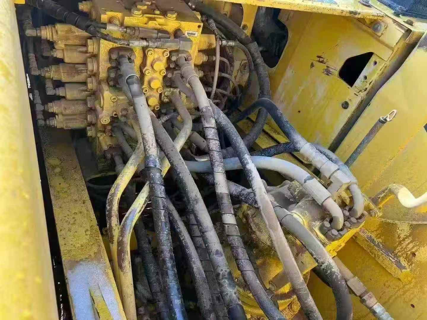 Used Komatsu PC200 Excavator 2016 Model / 8