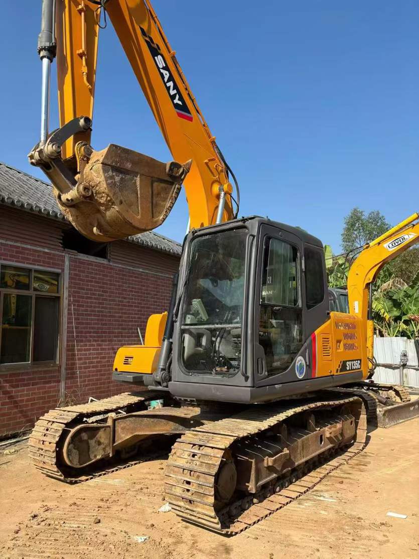 Used Sany SY135 Excavator 2016 Model / 2