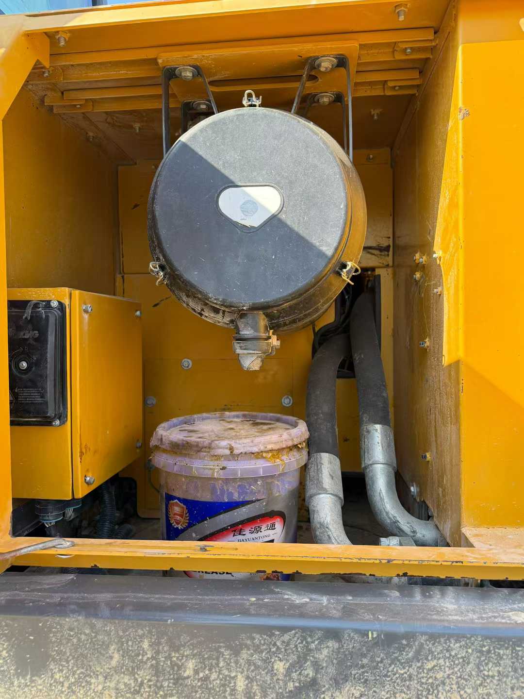 Used XCMG XE215DA Excavator 2022 Model / 4