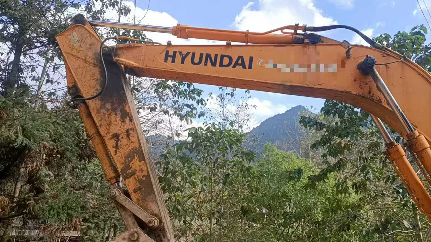 Used Hyundai R215-7 Excavator 2016 Model / 3