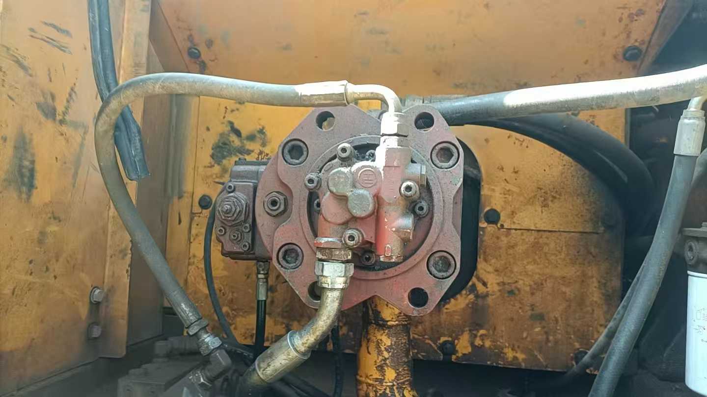 Used Hyundai R215-7 Excavator 2016 Model / 7