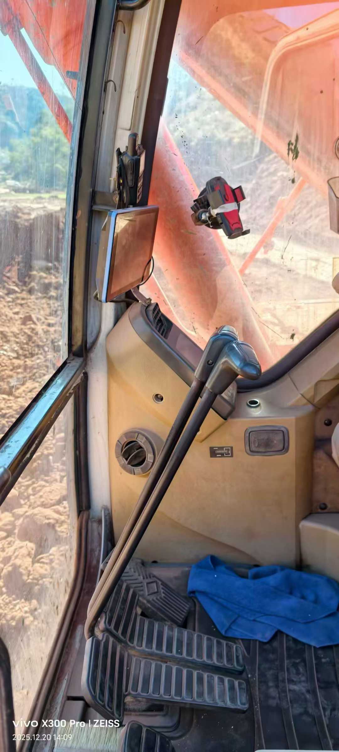 Used Doosan DH220 Excavator 2012 Model / 7