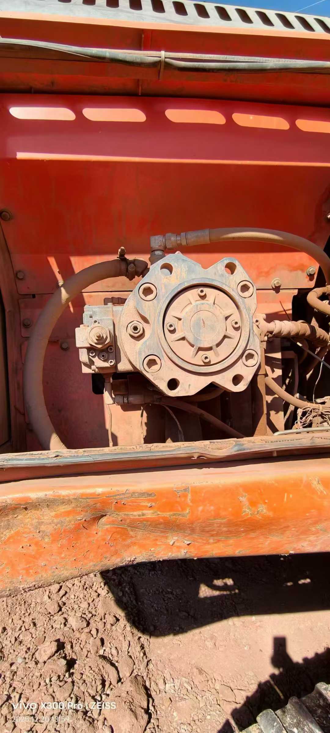 Used Doosan DH220 Excavator 2012 Model / 6