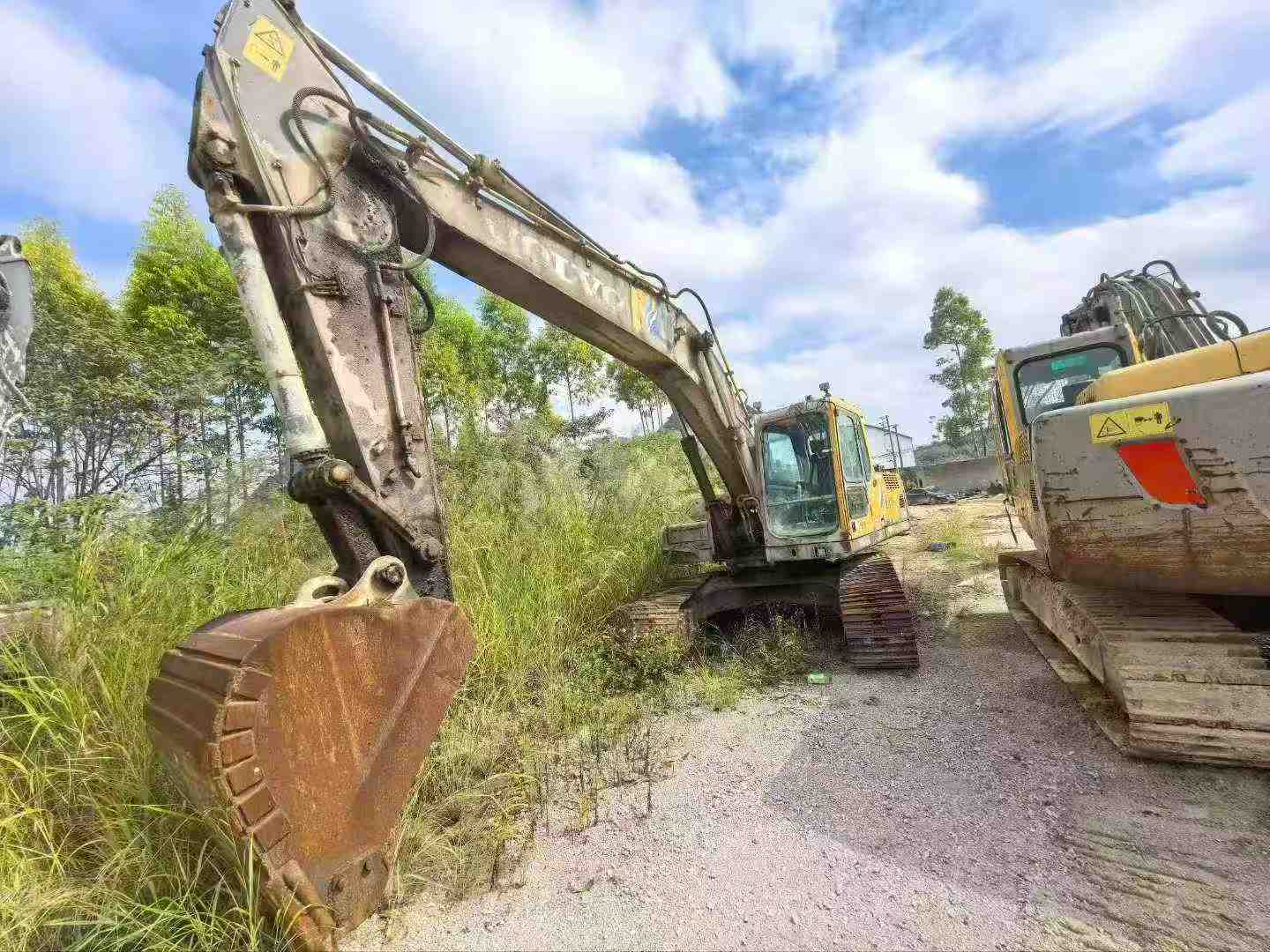 Used Volvo EC240 Excavator 2016 Model / 4