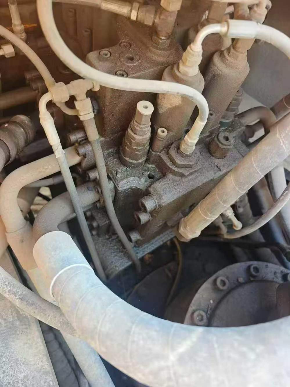 Used Hyundai R335LC-9T Excavator 2016 Model / 2