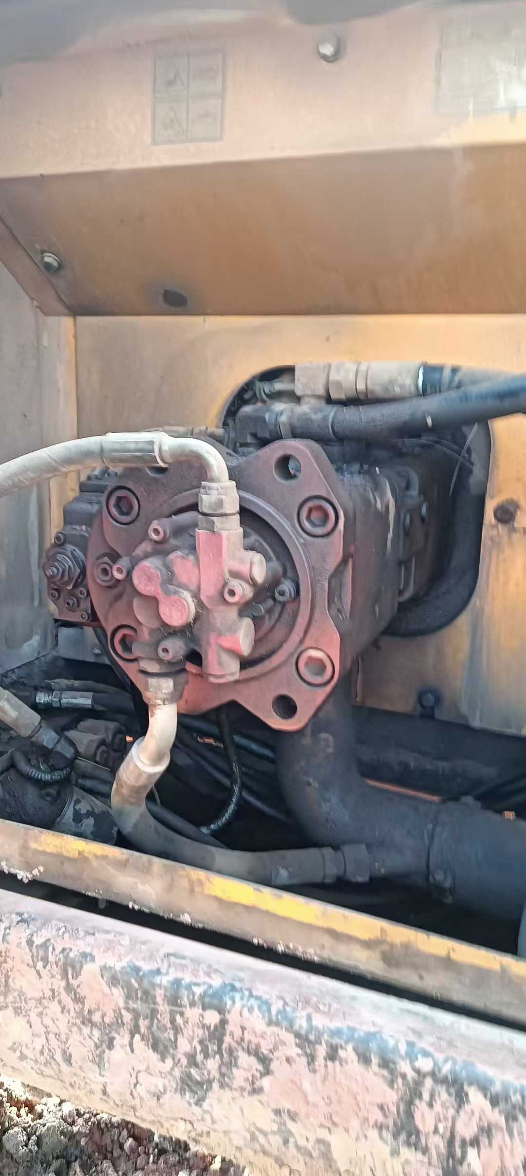 Used Hyundai R215-7C Excavator 2012 Model / 4