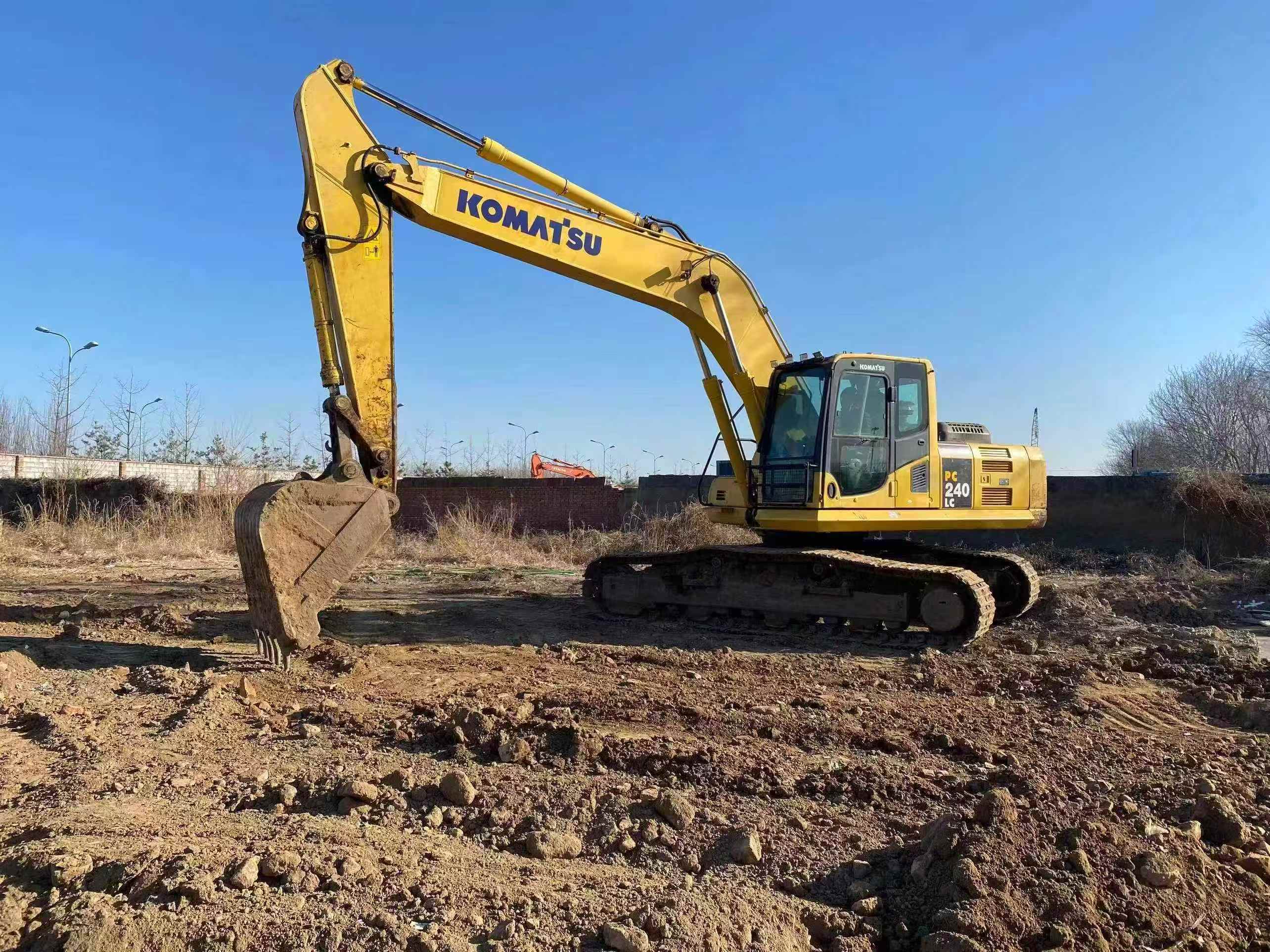Used Komatsu PC240LC-8 Excavator 2016 Model / 3