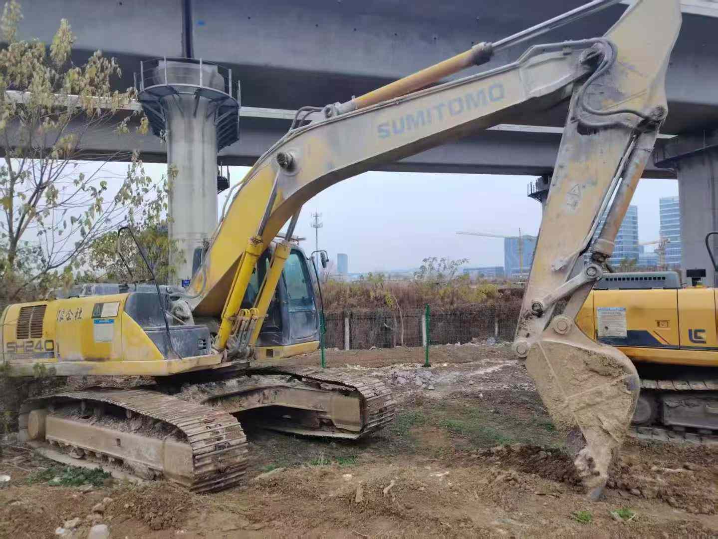 Used Sumitomo SH240-3 Excavator 2016 Model / 8