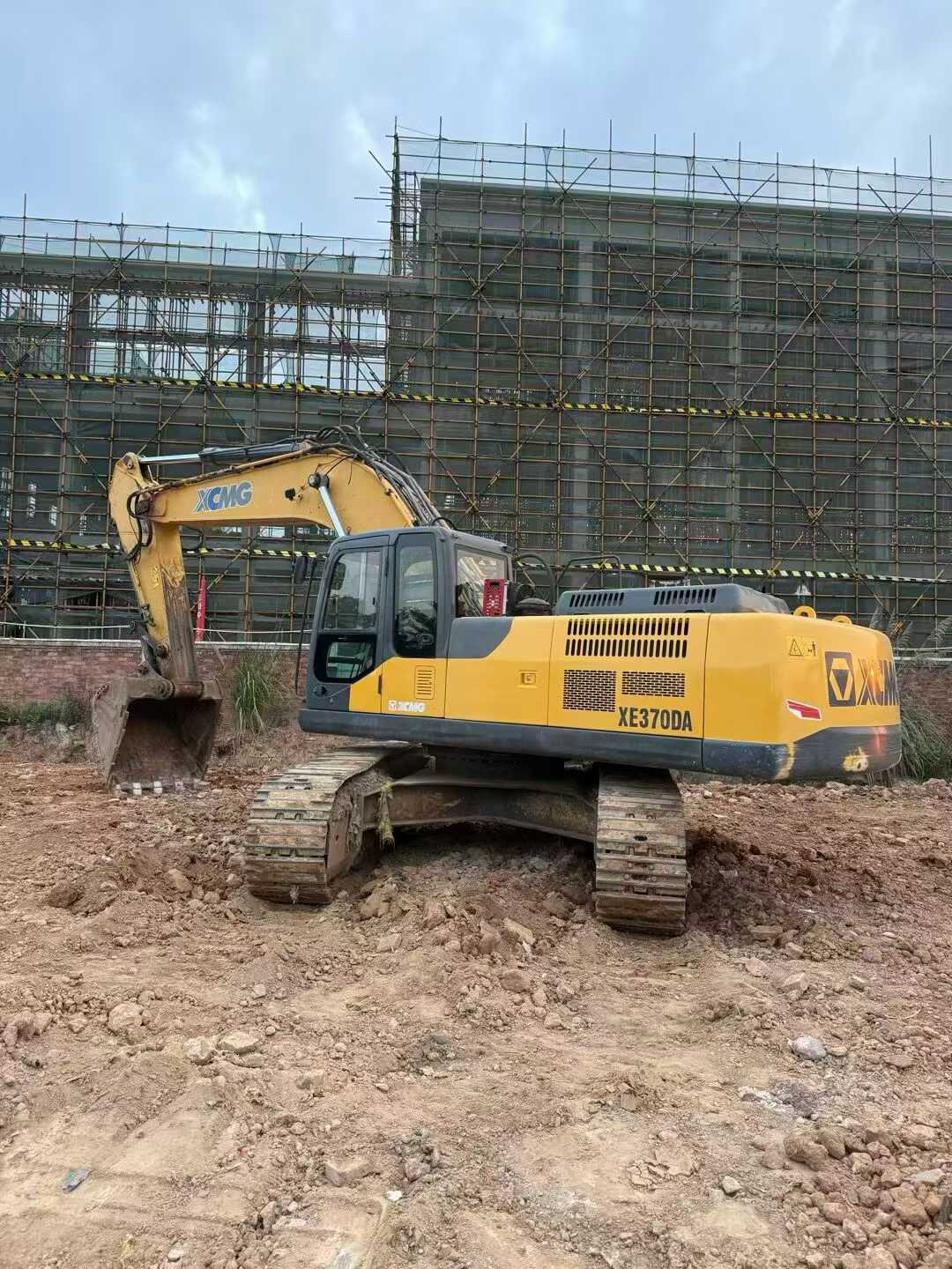 Used XCMG XE370 Excavator 2016 Model / 3