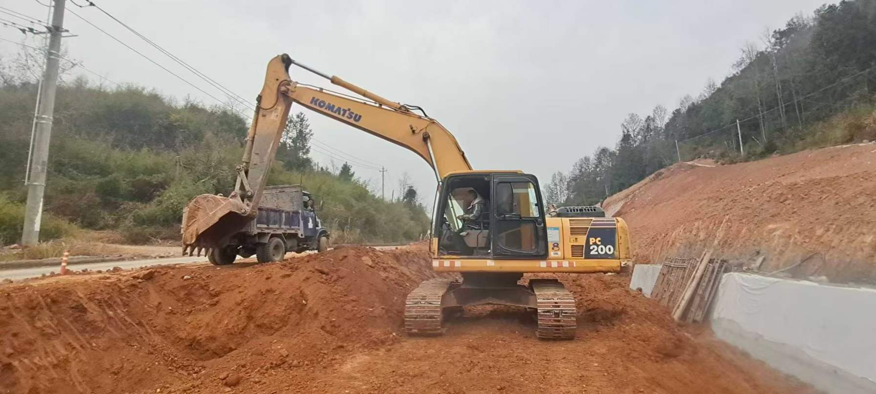 Used Komatsu PC200-8 Excavator 2010 Model / 9