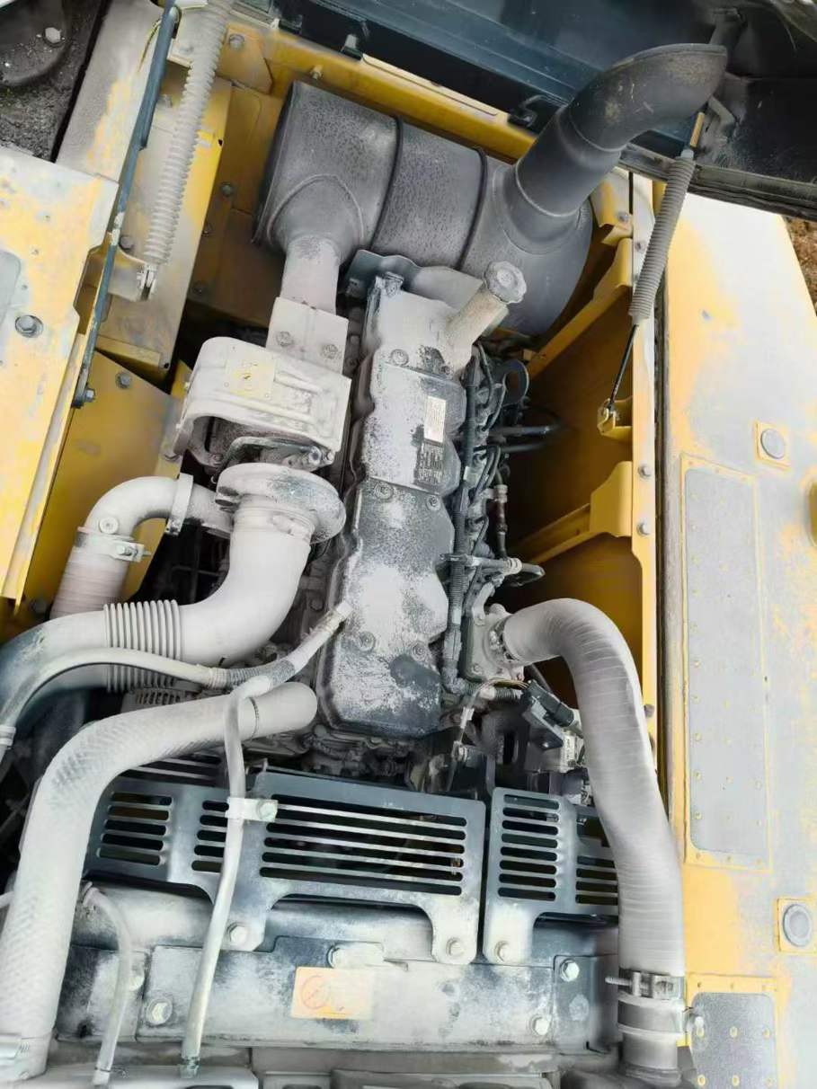 Used Komatsu HB215LC-1M0 Excavator 2021 Model / 3