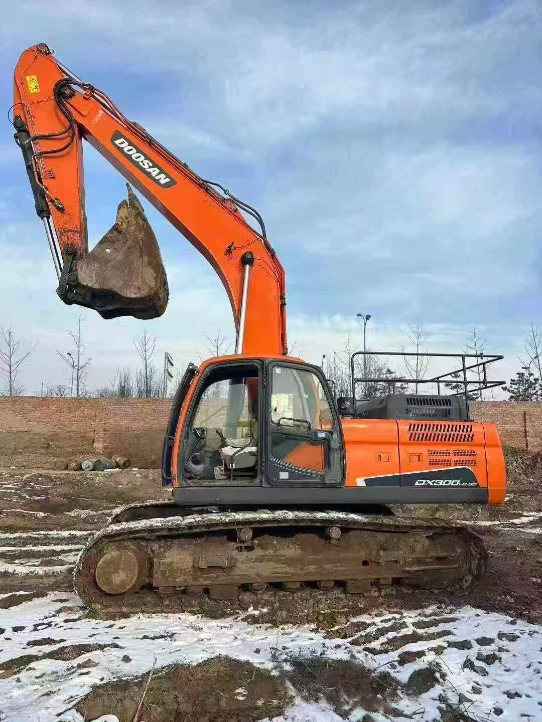 Used Doosan DL300 Excavator 2018 Model / 9
