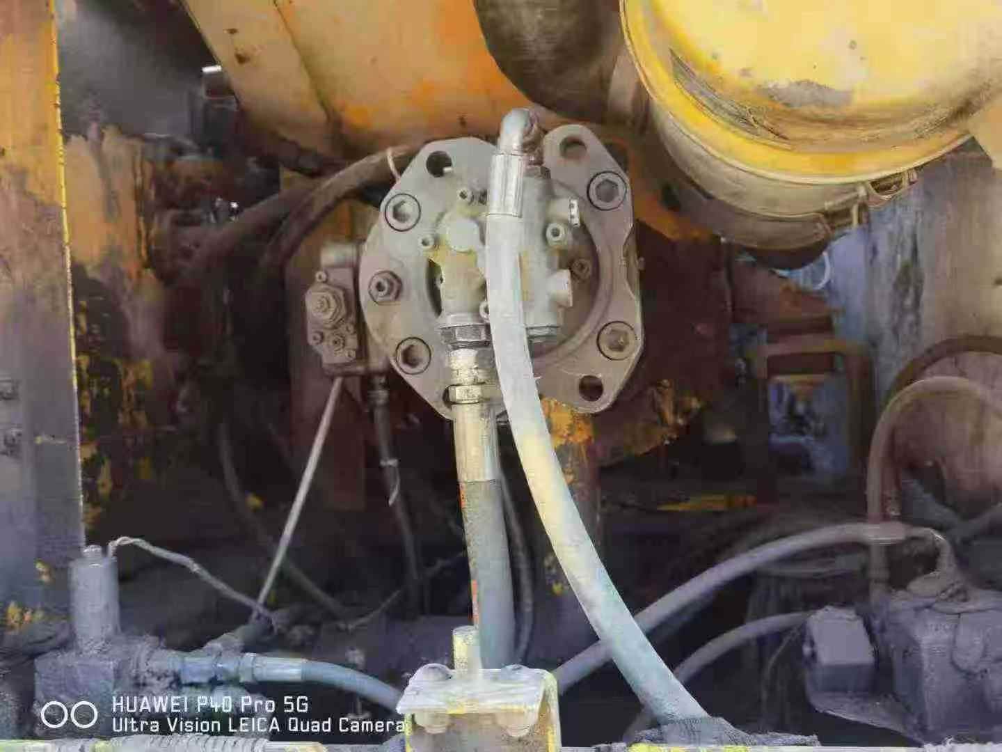 Used Hyundai R220-5 Excavator 2016 Model / 4