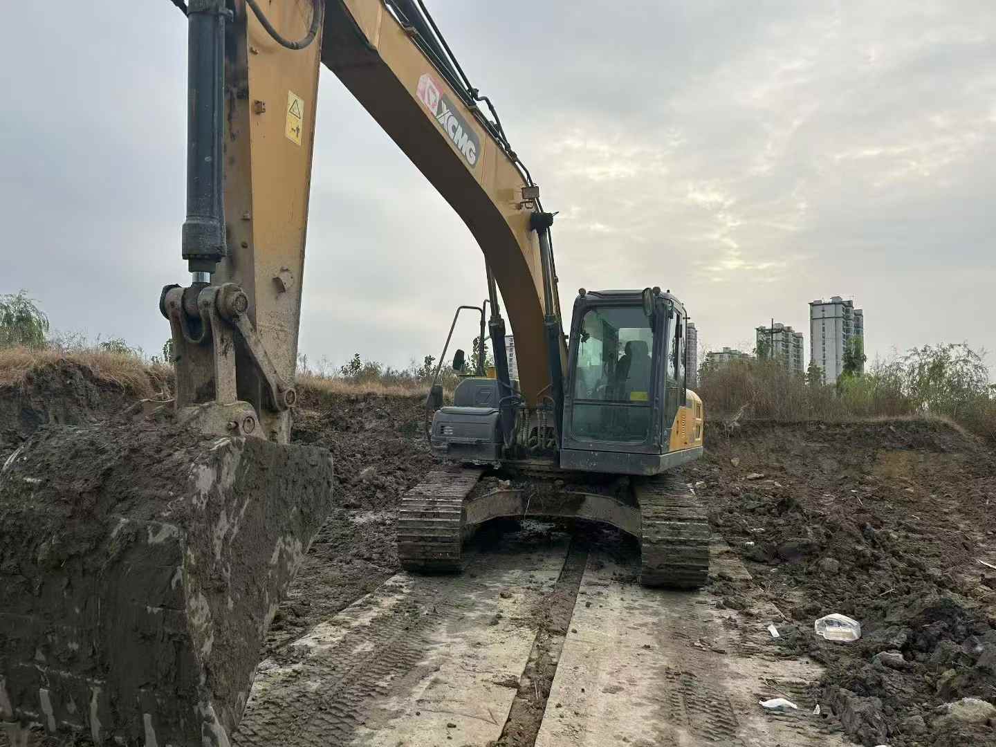 Used XCMG XE205GH Excavator 2021 Model / 4