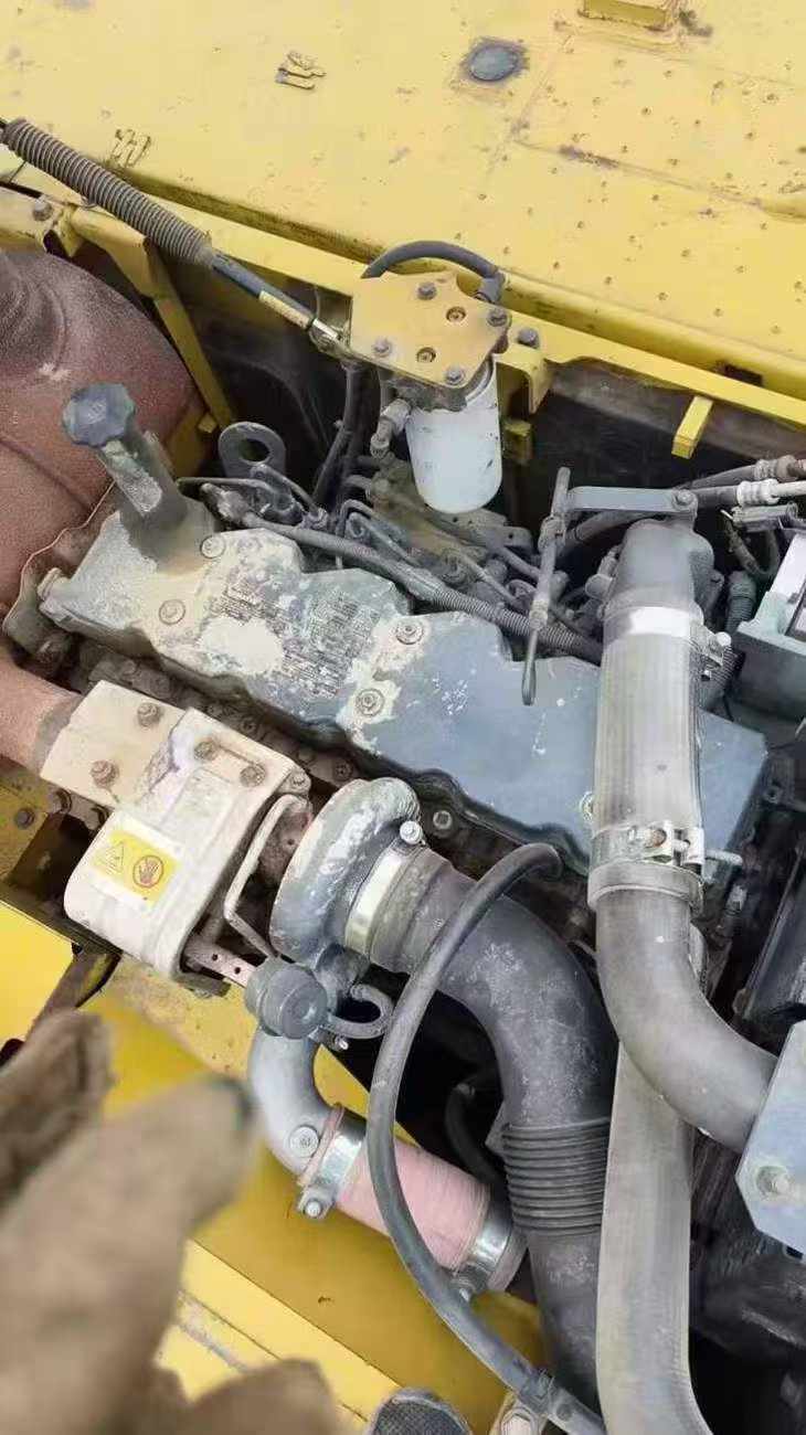 Used Komatsu PC220-8 Excavator 2010 Model / 7