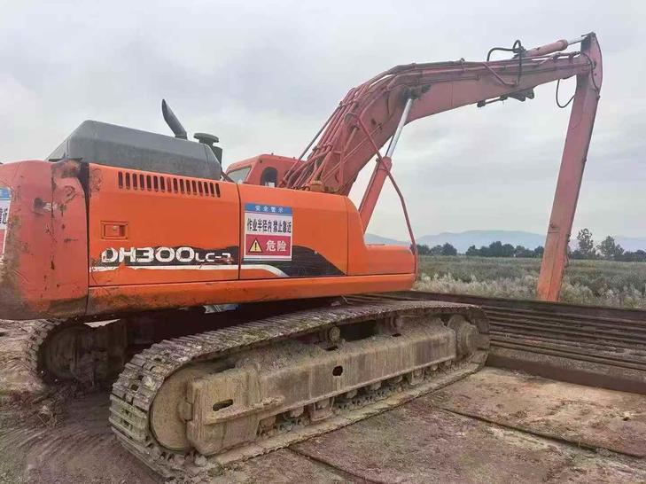 Buy Doosan DL300 Used Excavator / 1
