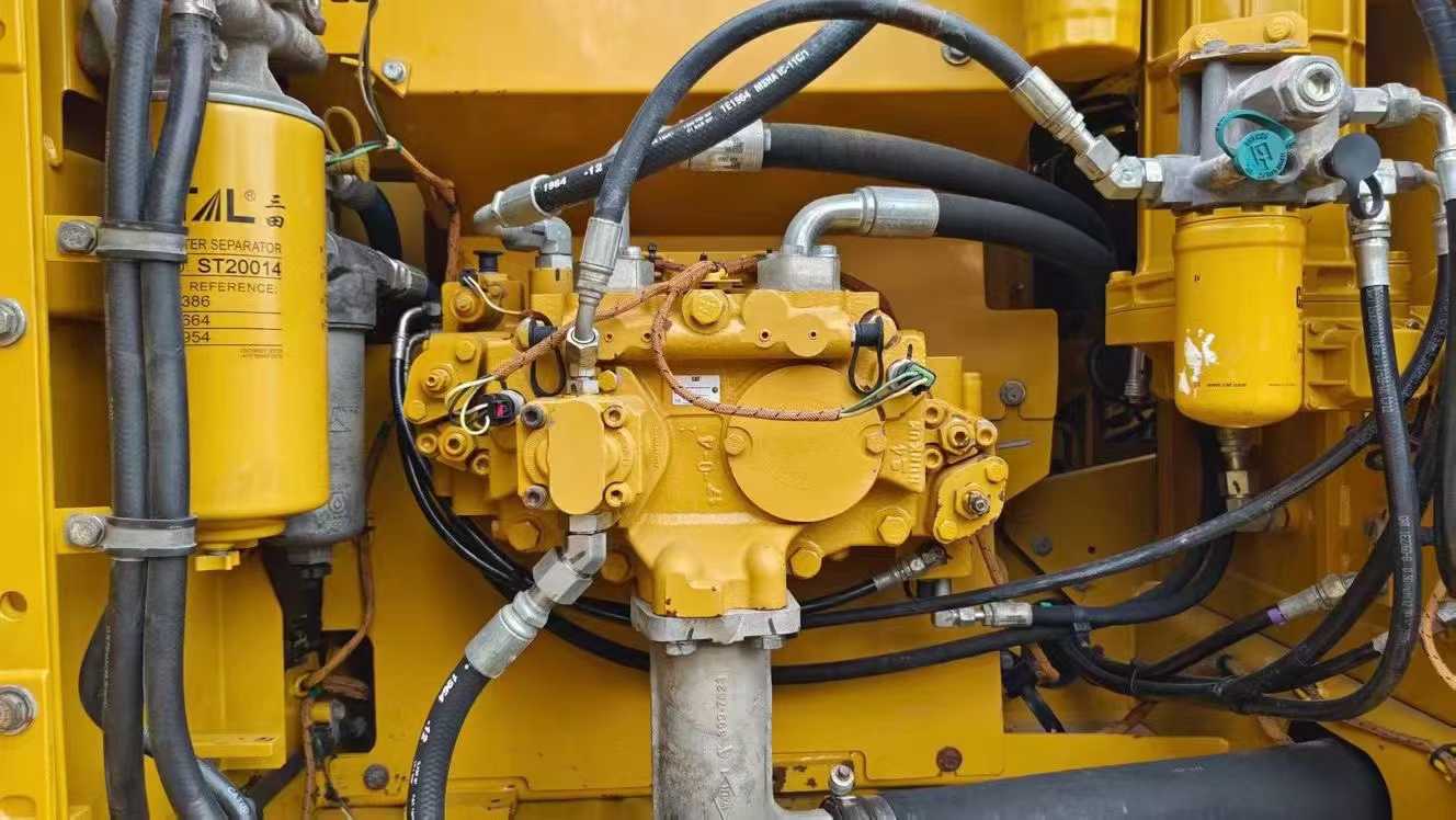 Used Caterpillar 323D2L Excavator 2017 Model / 6