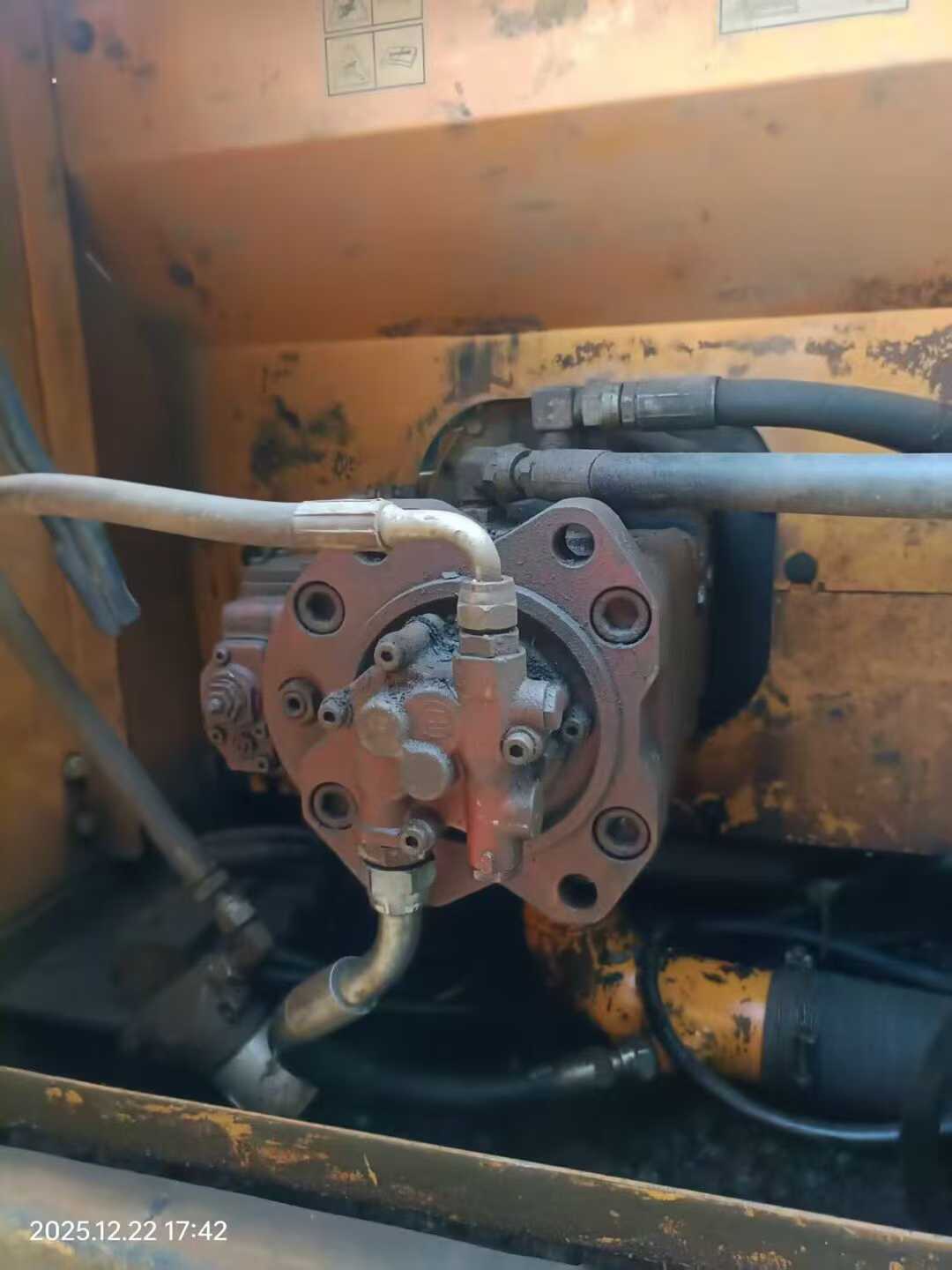 Used Hyundai R215-7 Excavator 2016 Model / 7