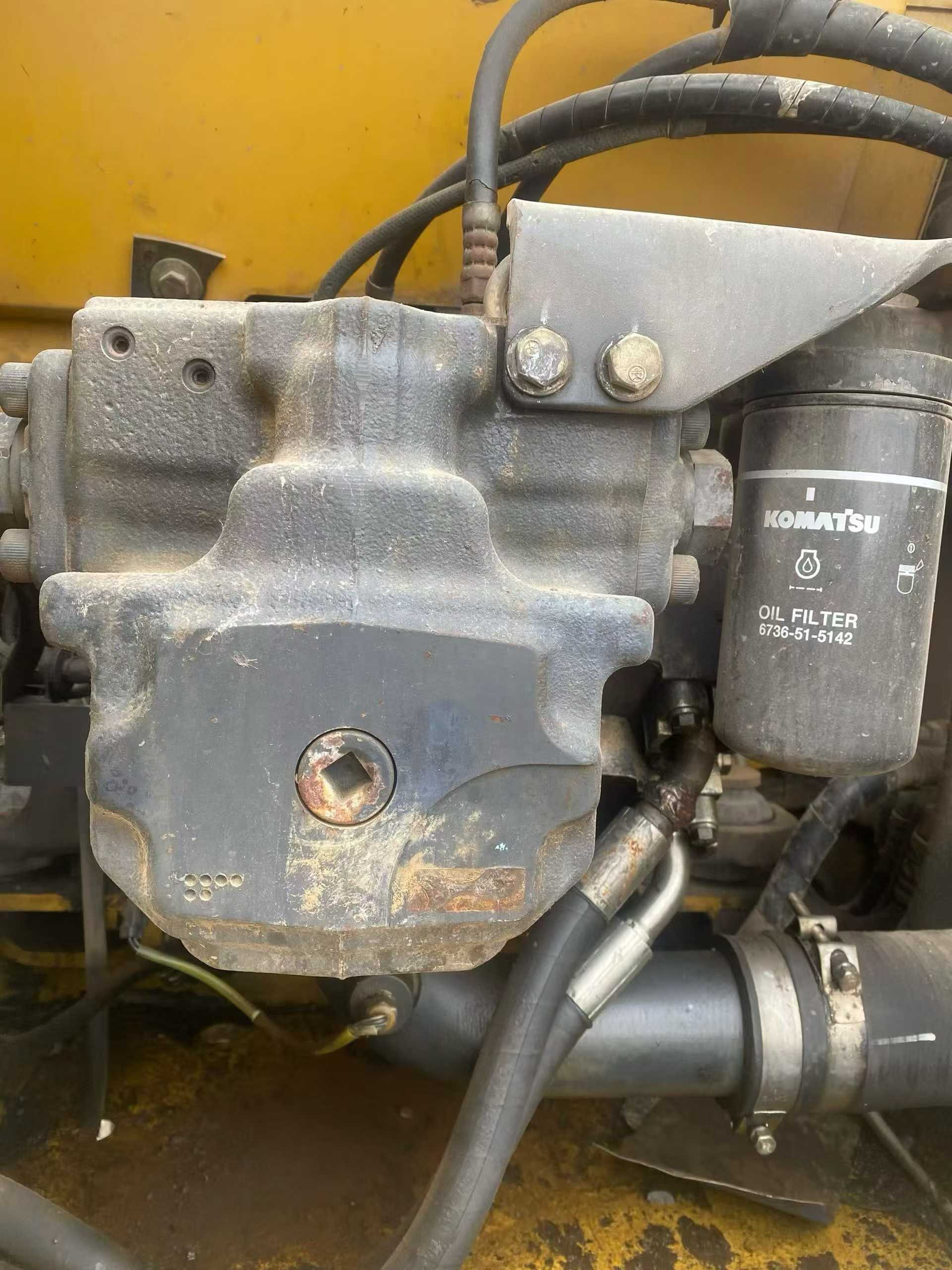 Used Komatsu PC220-8 Excavator 2010 Model / 7