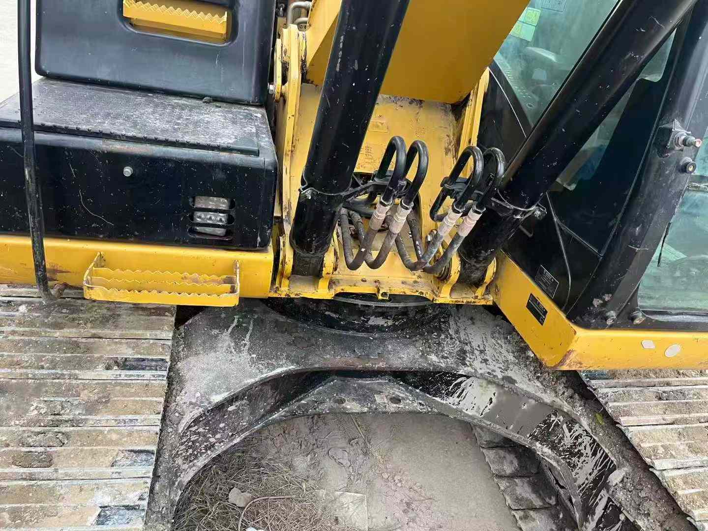 Used Caterpillar 320D Excavator 2014 Model / 5