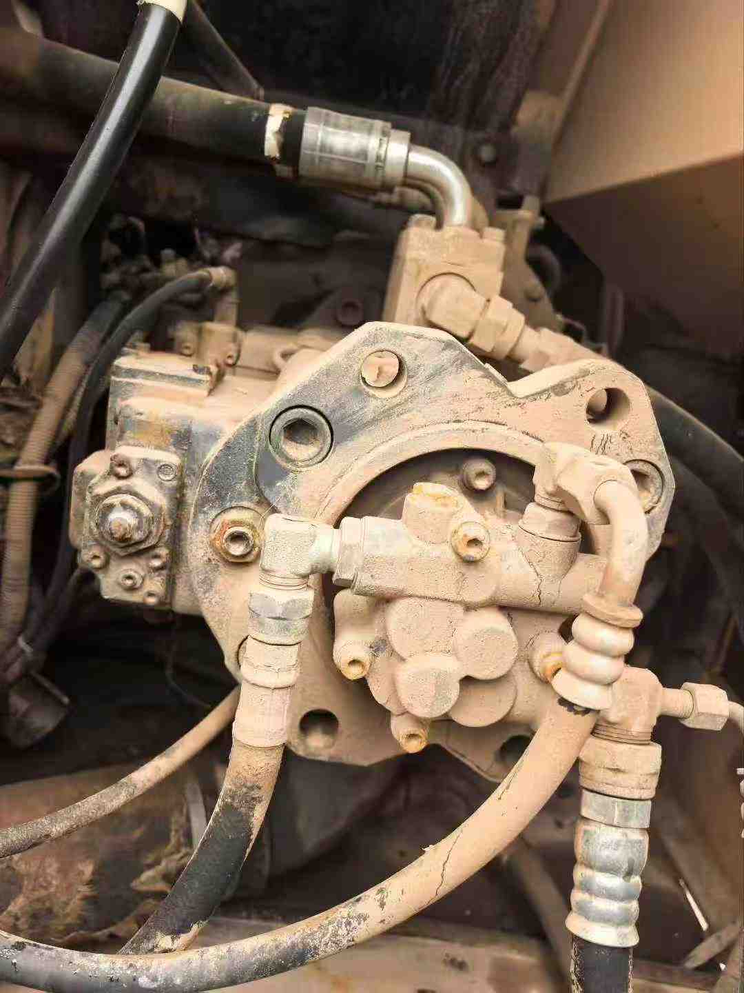 Used Kato HD820 Excavator 2017 Model / 4