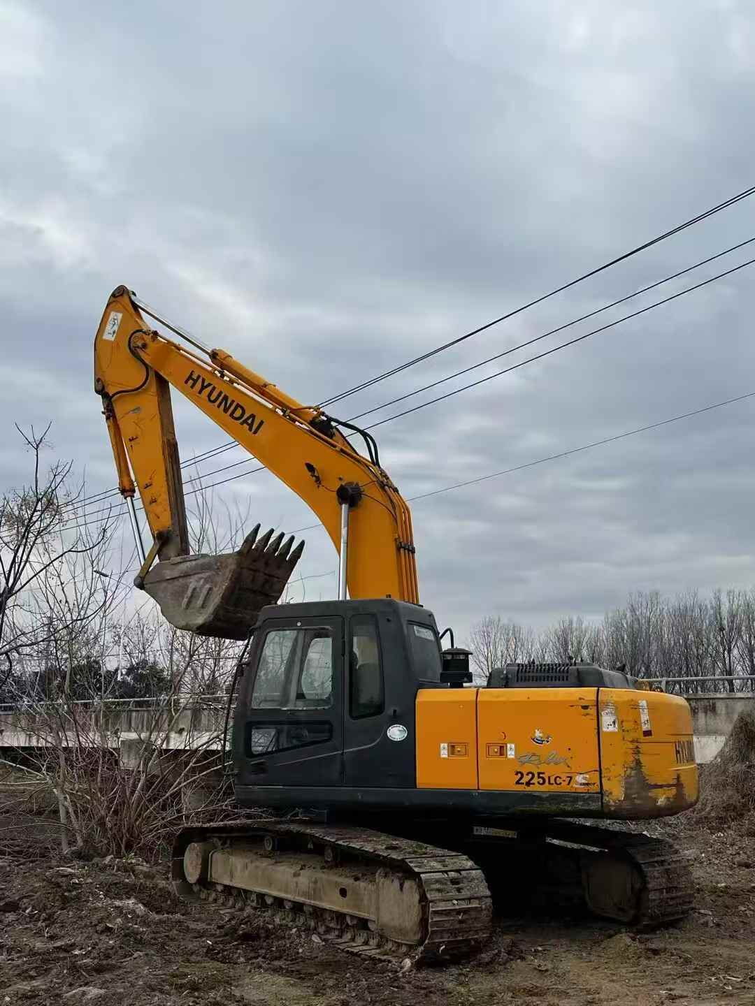 Used Hyundai R225-7 Excavator 2016 Model / 3