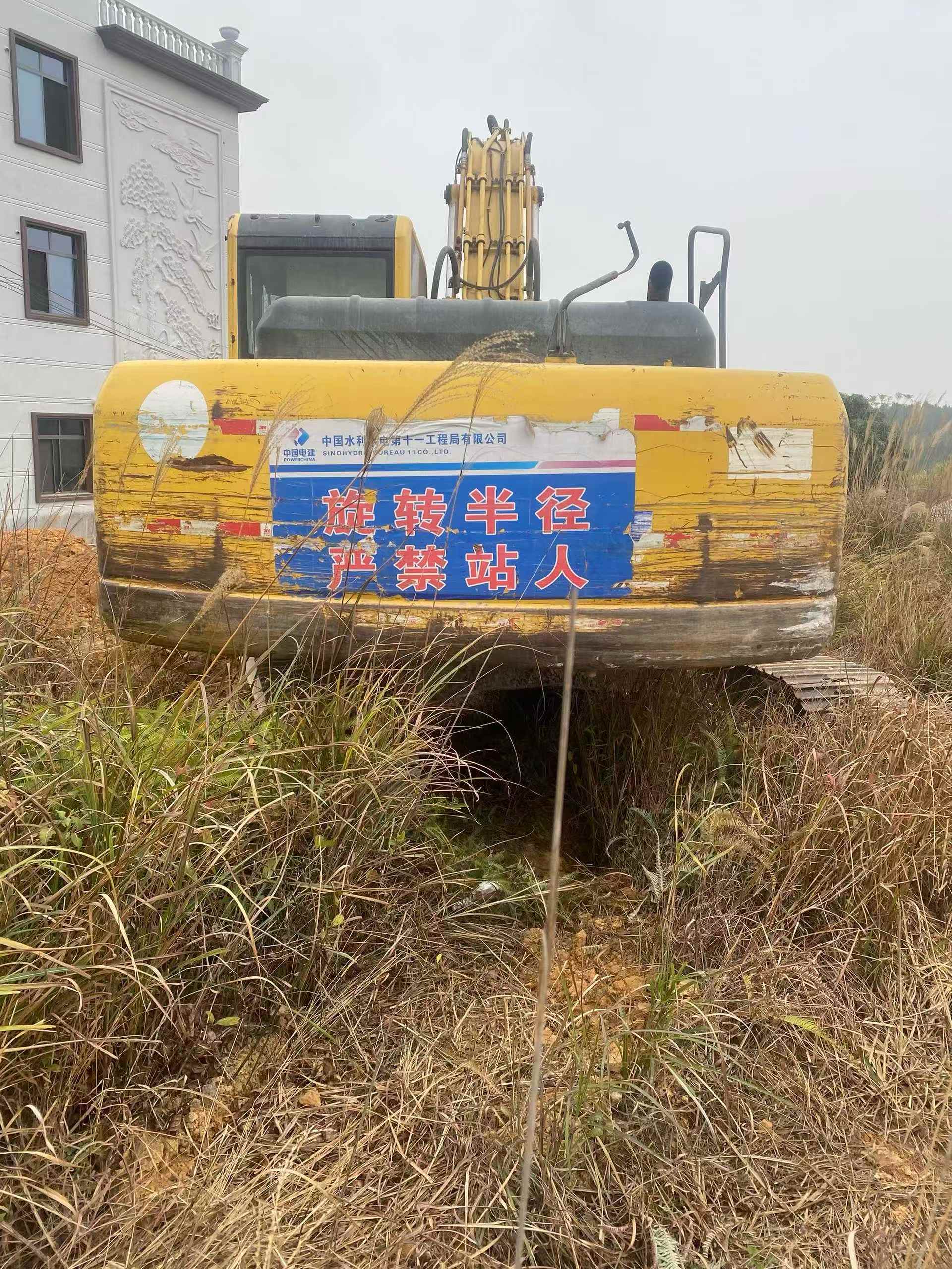 Used Komatsu PC220-8 Excavator 2010 Model / 7