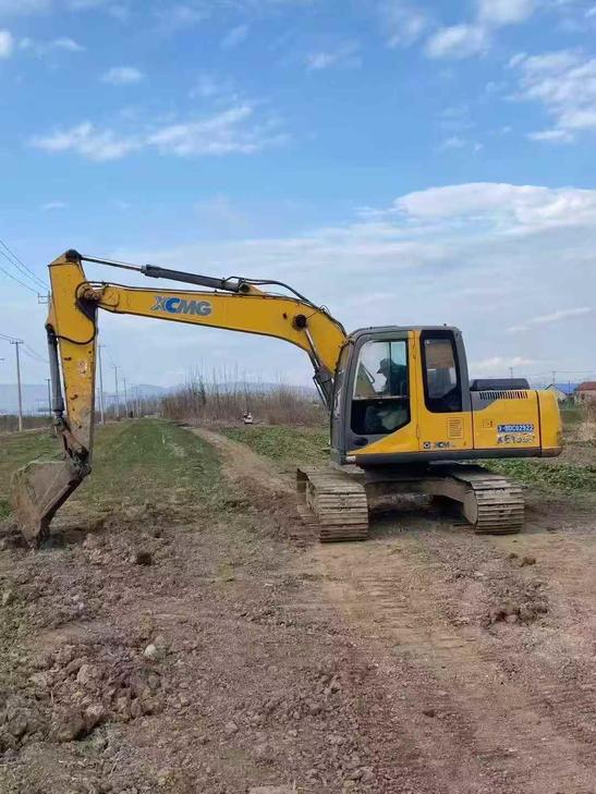 Buy XCMG XE150 Used Excavator / 1