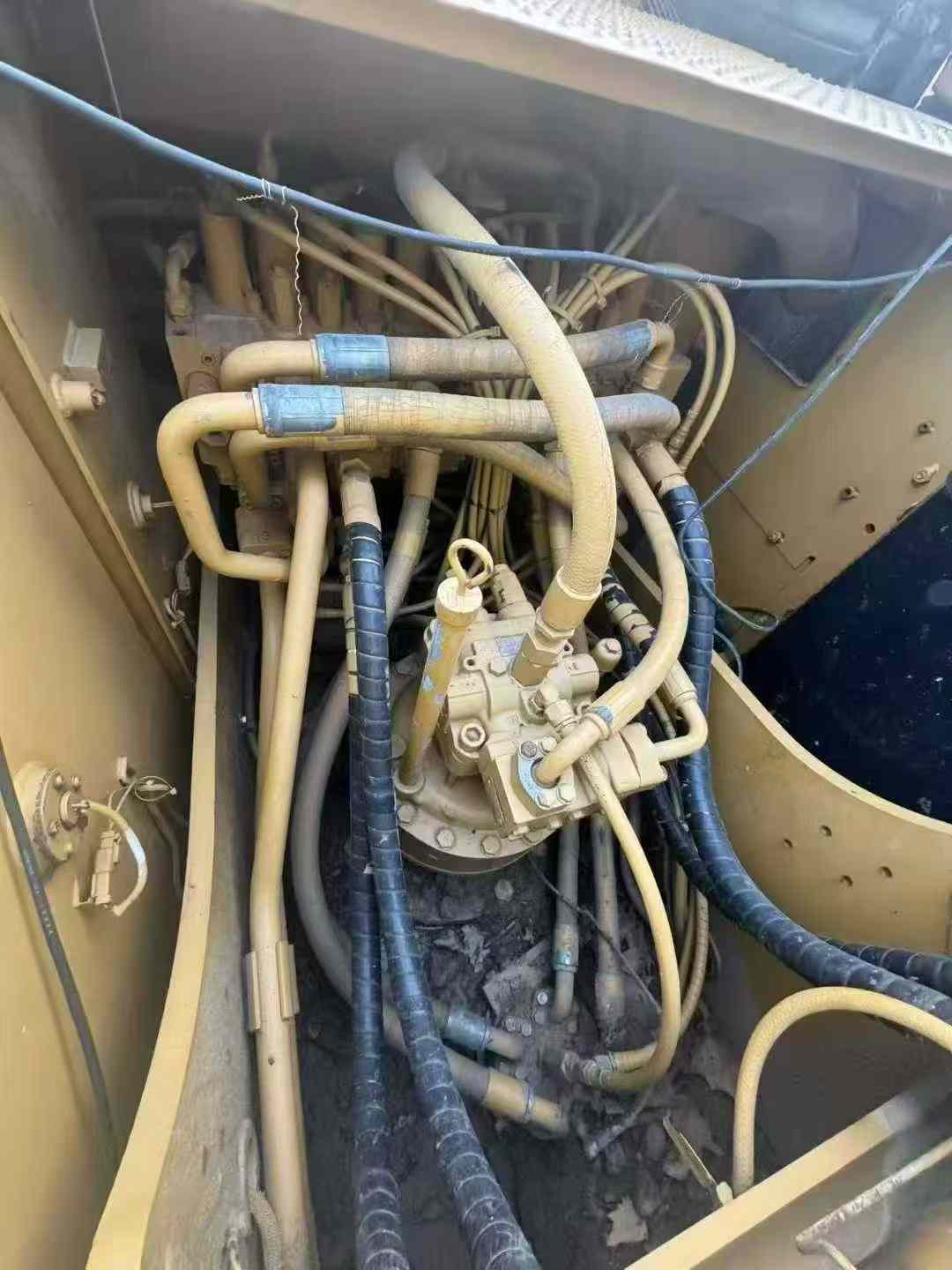 Used Caterpillar 320D Excavator 2013 Model / 5