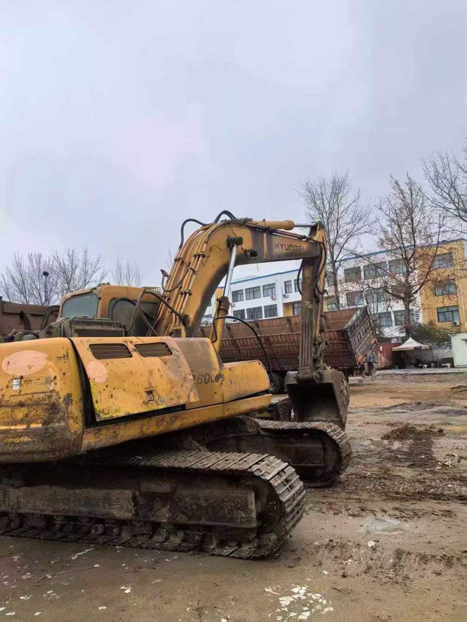 Used Hyundai R220-5 Excavator 2016 Model / 6