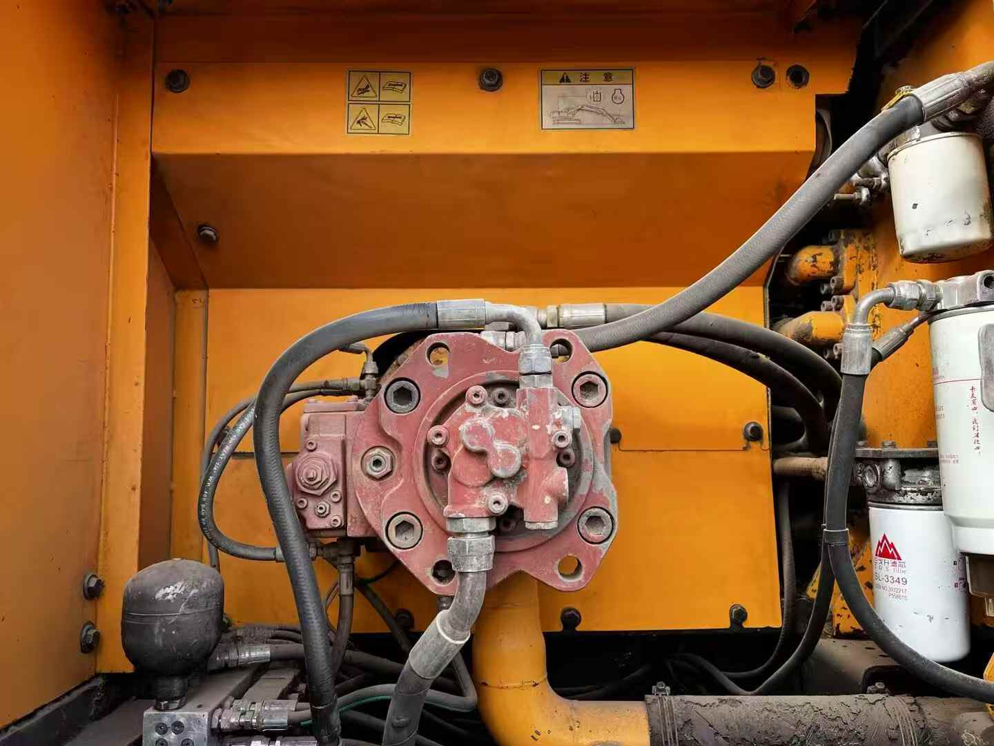 Used Hyundai R225-7 Excavator 2016 Model / 7