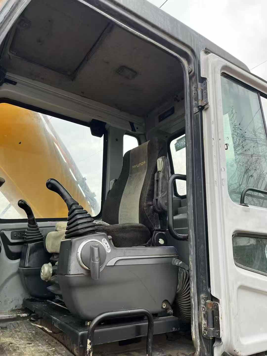 Used Hyundai R225-7 Excavator 2016 Model / 8