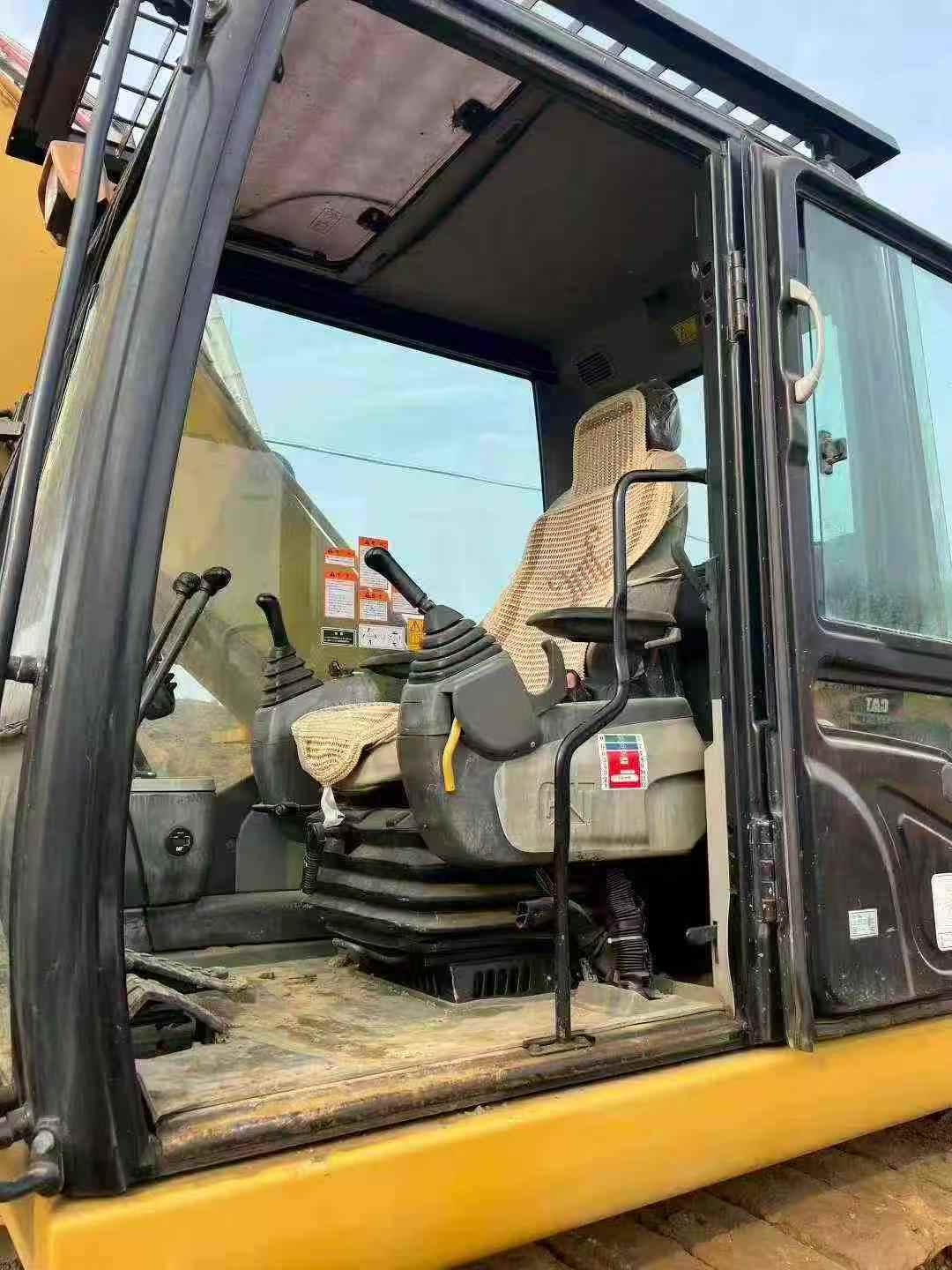 Used Caterpillar 320D Excavator 2016 Model / 6