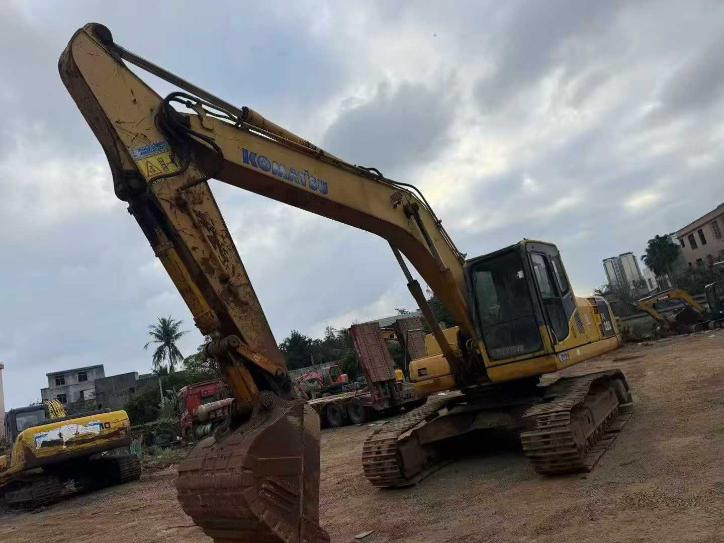 Used Komatsu PC220-8 Excavator 2016 Model / 2