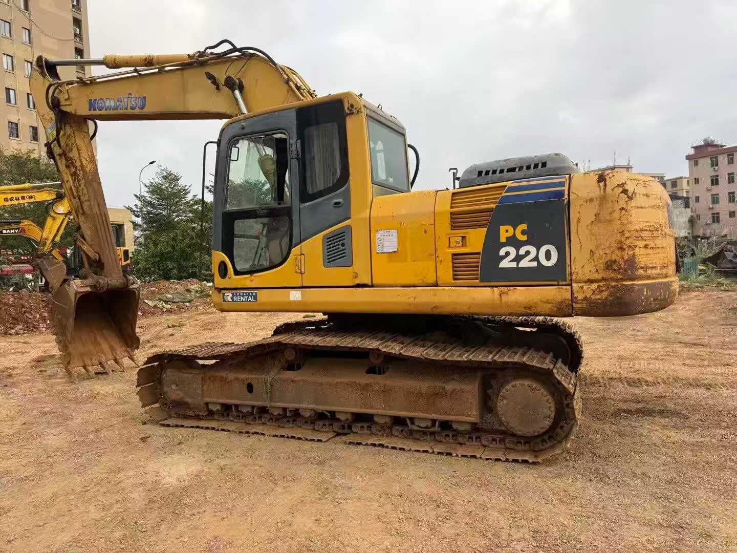 Used Komatsu PC220-8 Excavator 2016 Model / 3