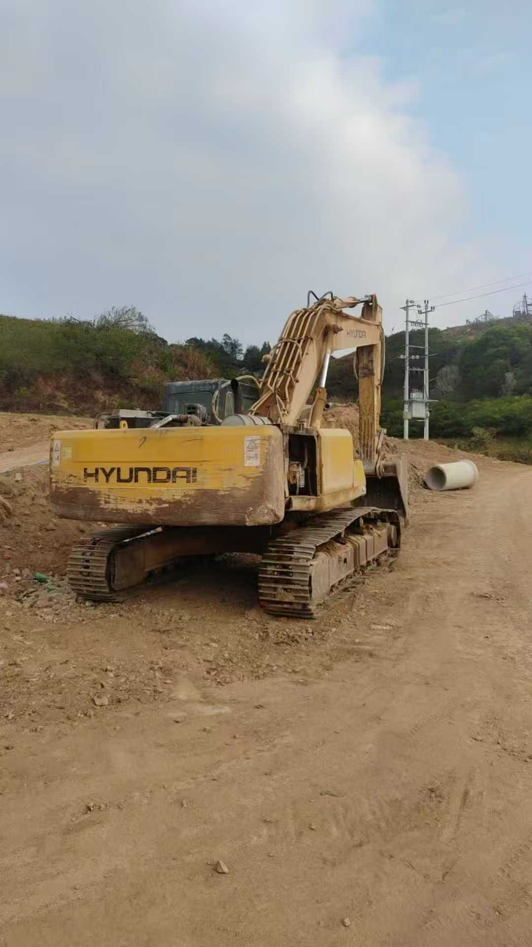 Used Hyundai R335-7 Excavator 2016 Model / 3