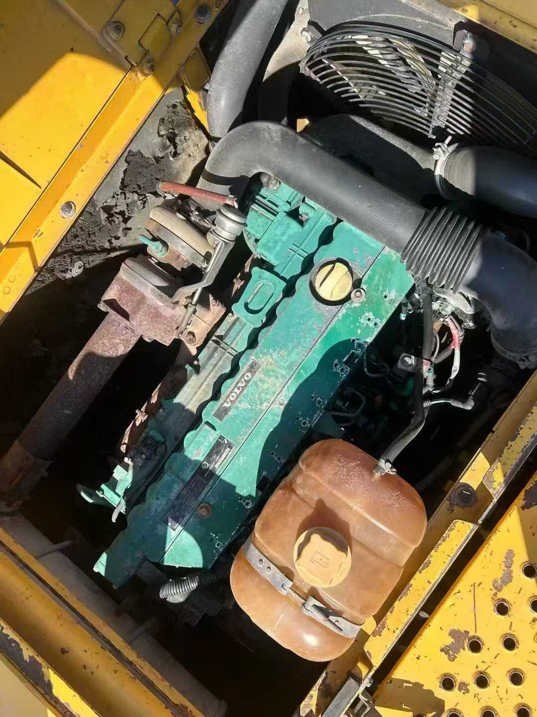 Used Volvo EW210C Excavator 2016 Model / 8