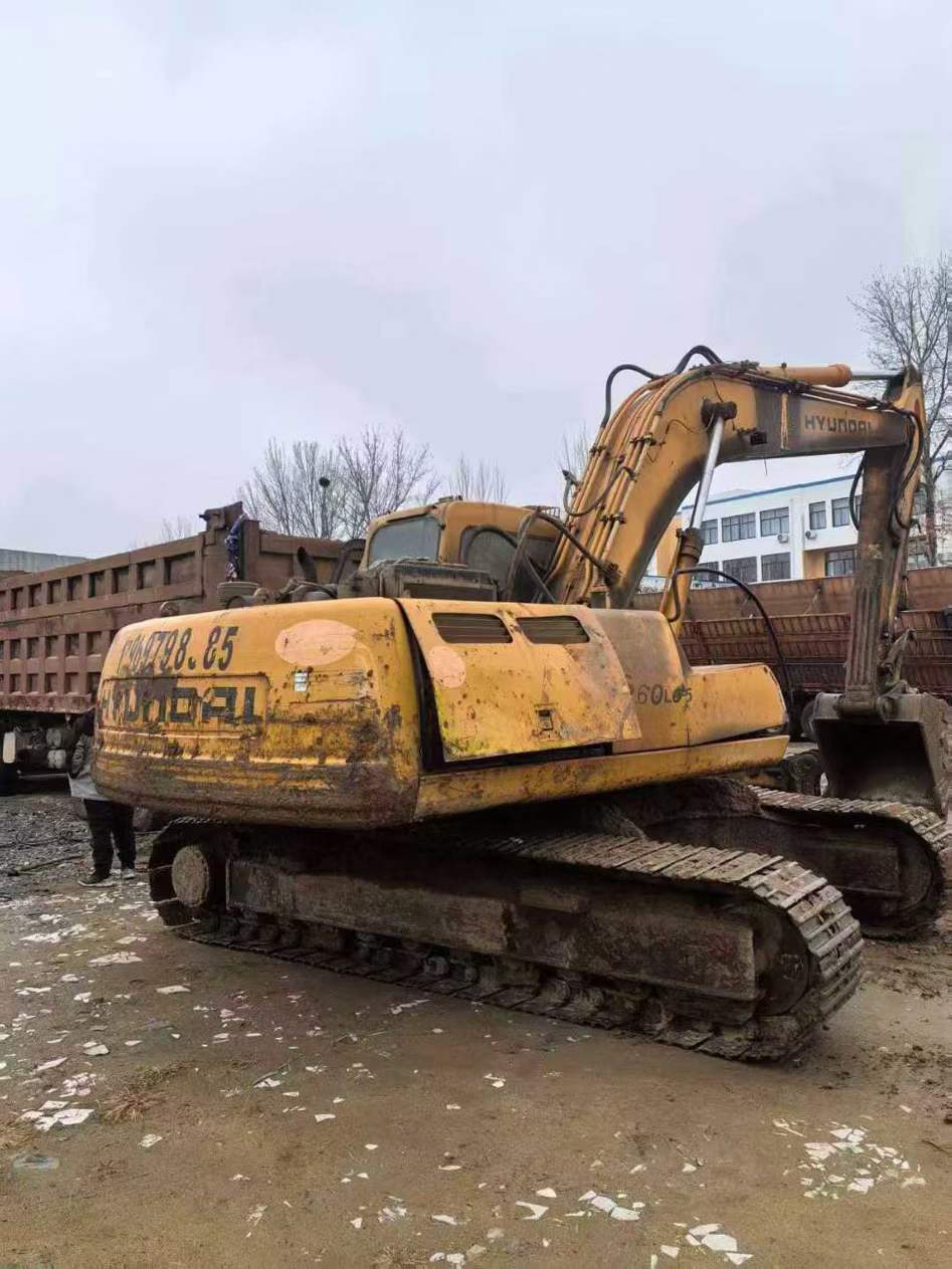 Used Hyundai R220-5 Excavator 2016 Model / 3